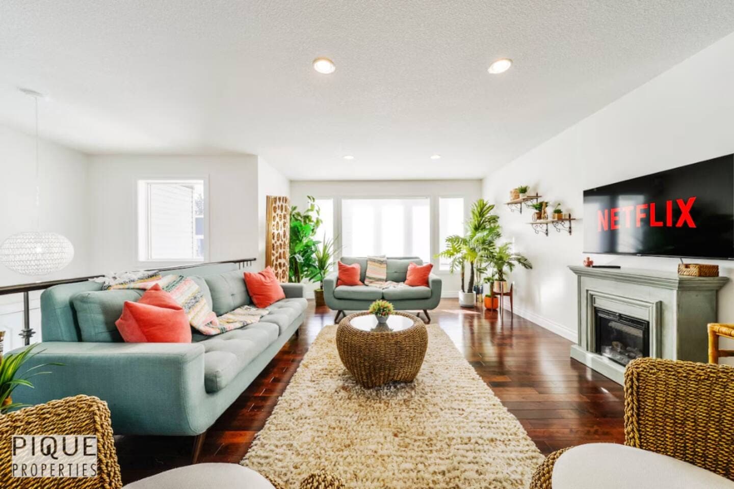 Spacious 6-Bedroom Oasis with 3 Kitchens