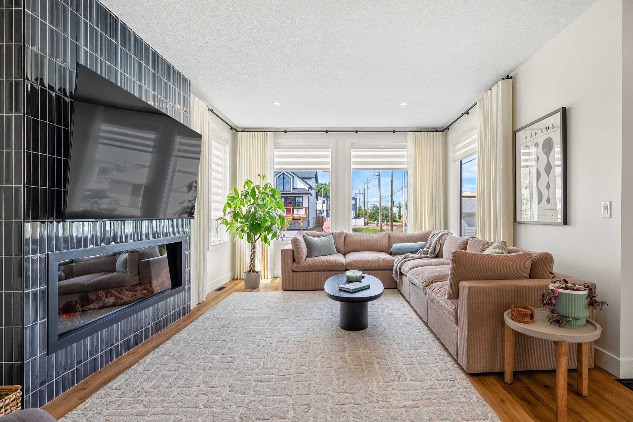 The Shoreline | Luxury Escape w/ Rooftop & Hot Tub