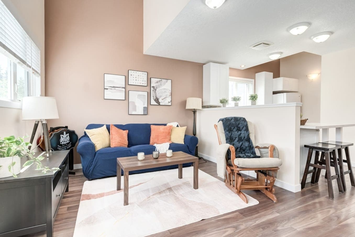 Hummingbird – 2 Bedroom Carriage House