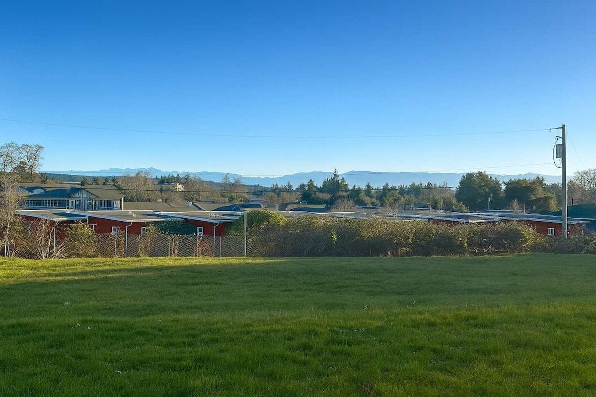 Mountain Views – Peaceful Retreat – Sooke 1BR